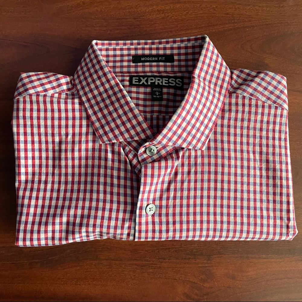 Express button up size large